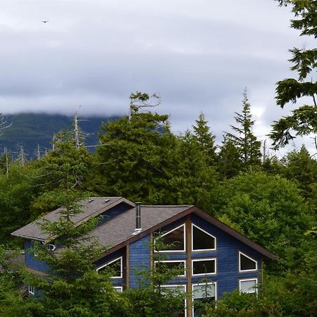 Easy On The Edge Villa Ucluelet Exterior photo